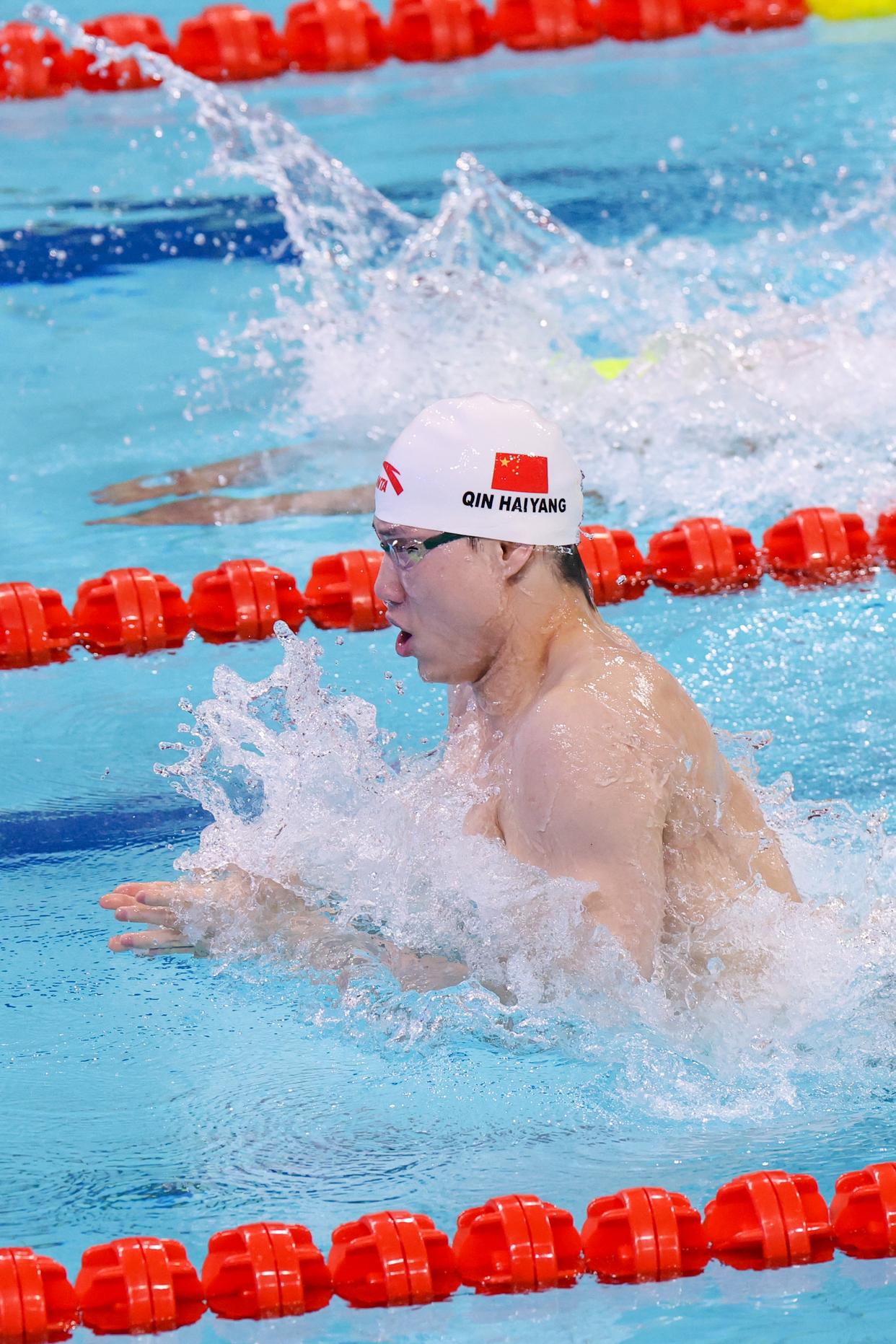 关于游泳决赛惊险刺激，世界纪录再次被打破的信息