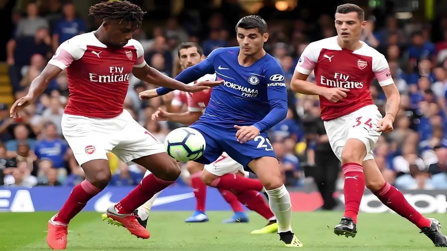 包含荷兰劲旅备战欧冠资格赛，角逐胜利的豪门的词条