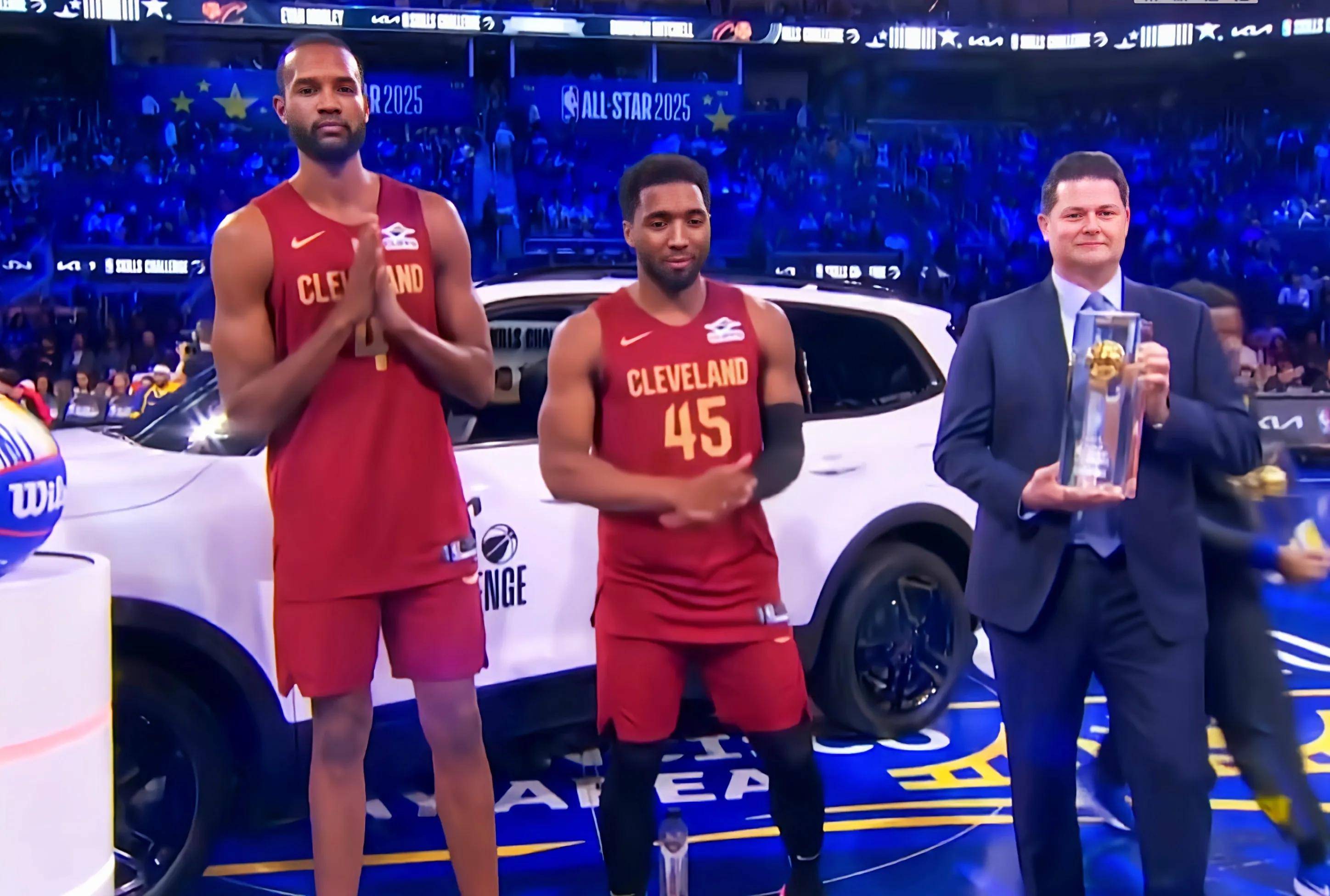 全明星赛收官队友联手将小卡送上榜首的简单介绍 全明星赛收官队友联手将小卡送上榜首的简单介绍