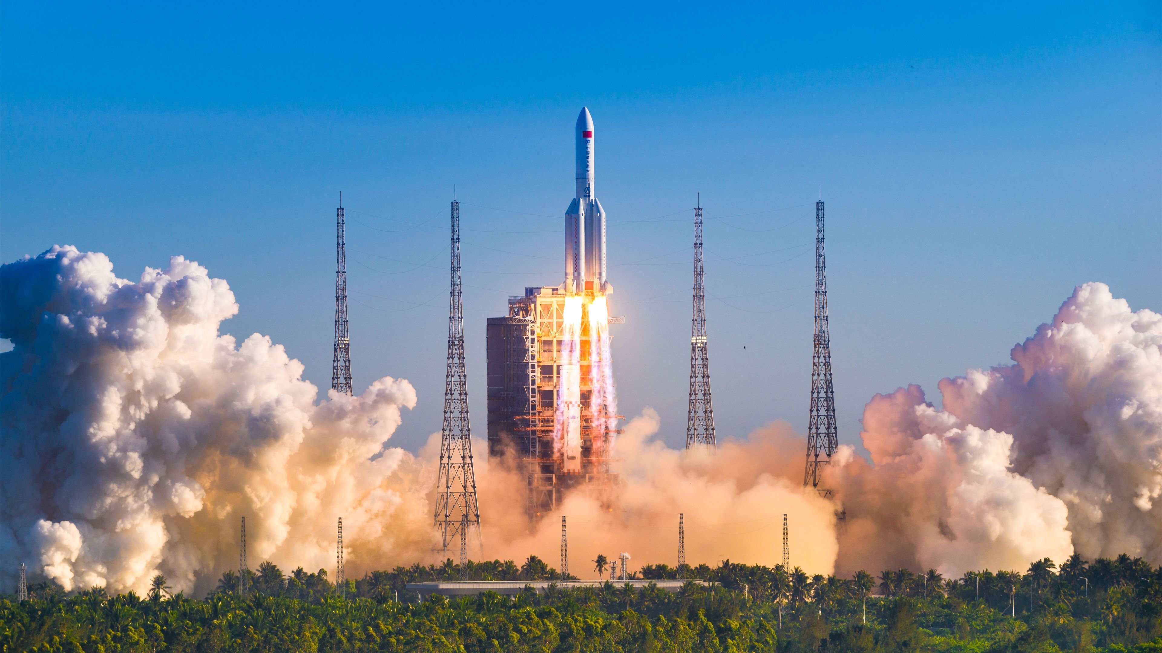 足球双子星,德甲王座鏖战夜,突尼斯之光暗度非洲沙场